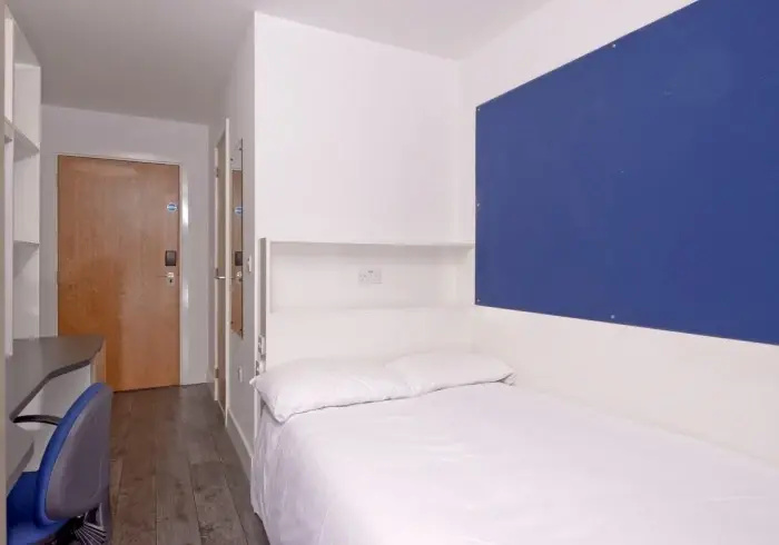 Double room (full double bed)