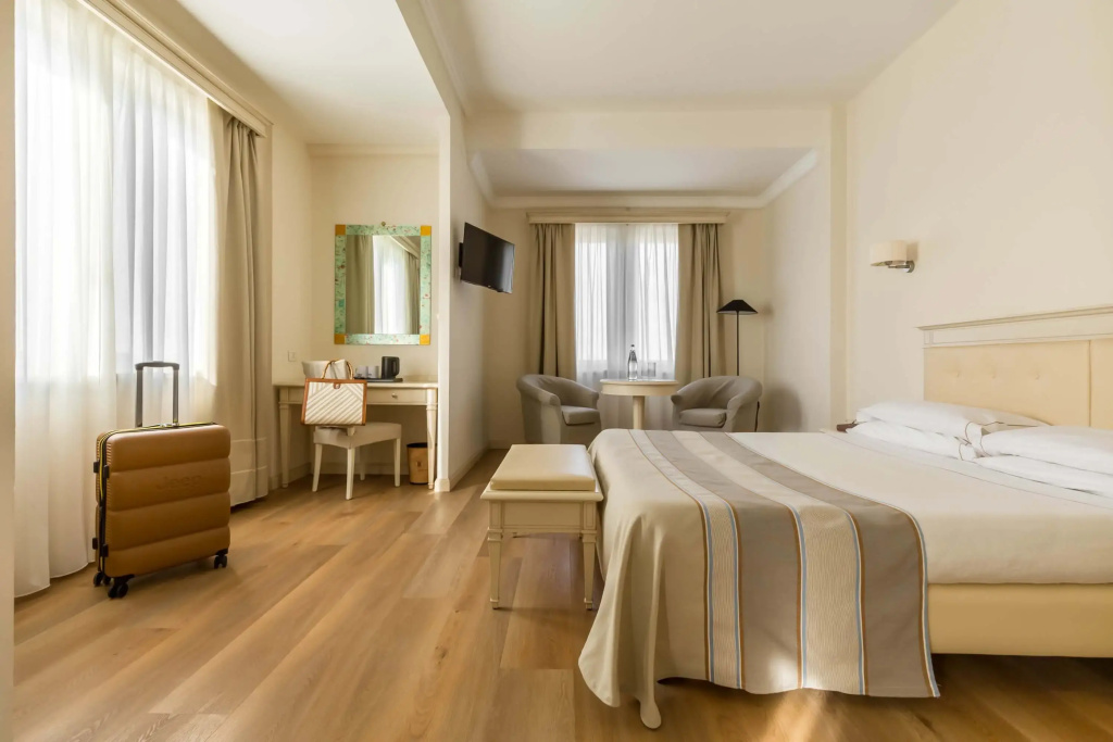 Double Suite (full double bed)