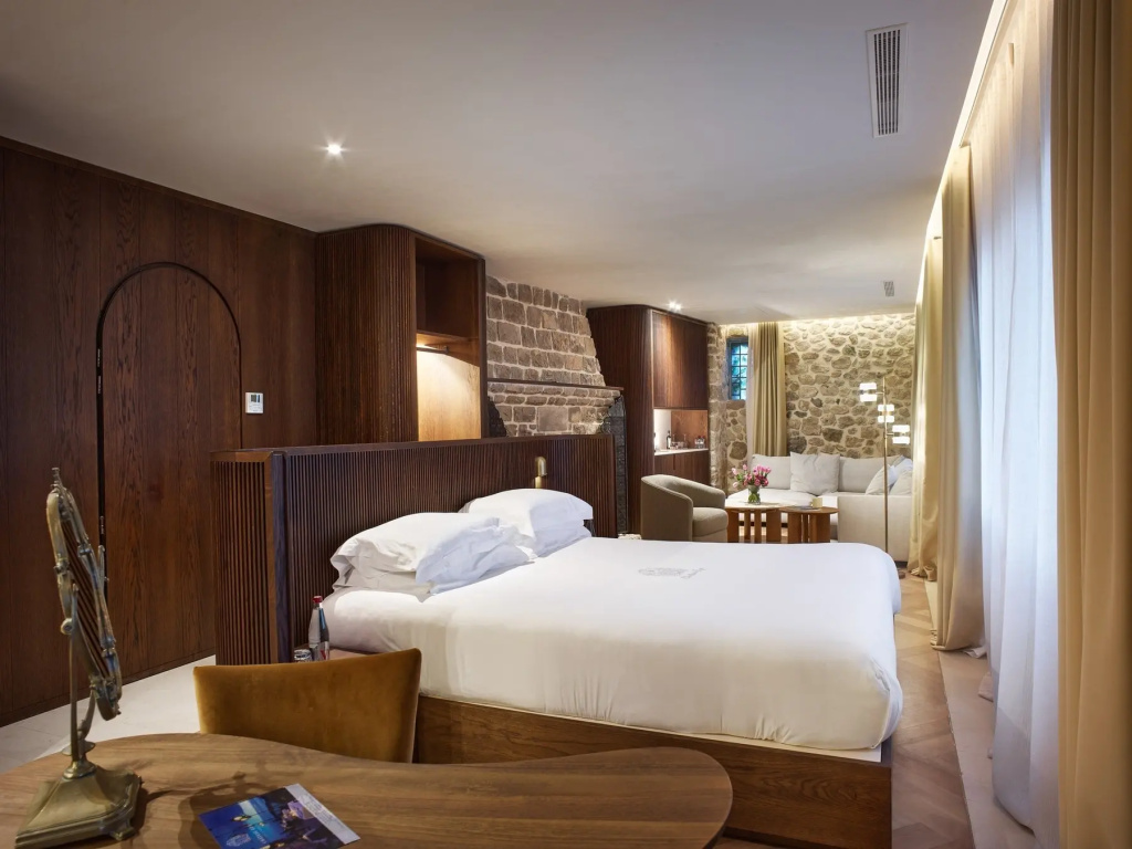 Presidential Double Suite (full double bed)