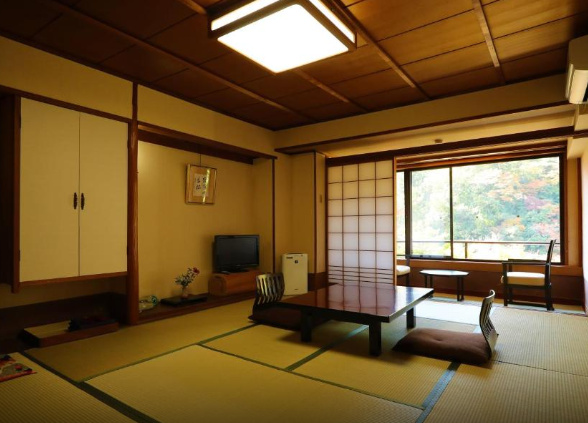 Momijiya Honkan Takao Sansou Ryokan 사진 8