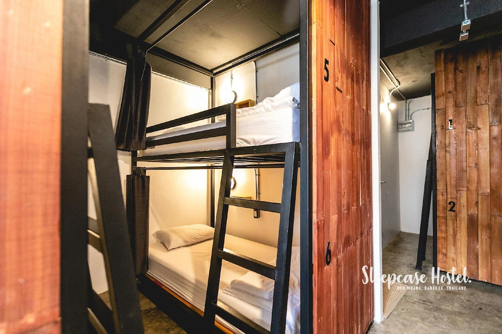 Кровать в общем номере (женский номер) в Sleepcase Hostel