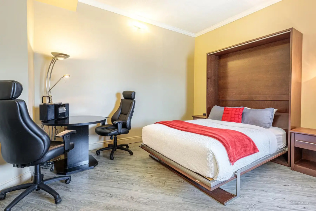 Double Studio Suite (full double bed)