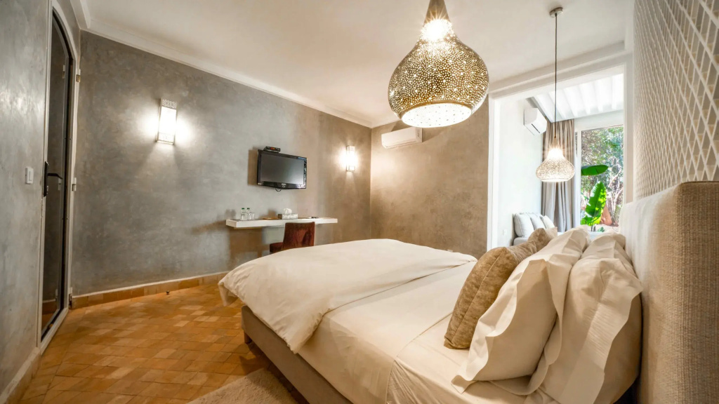 Senior Double Suite (full double bed)