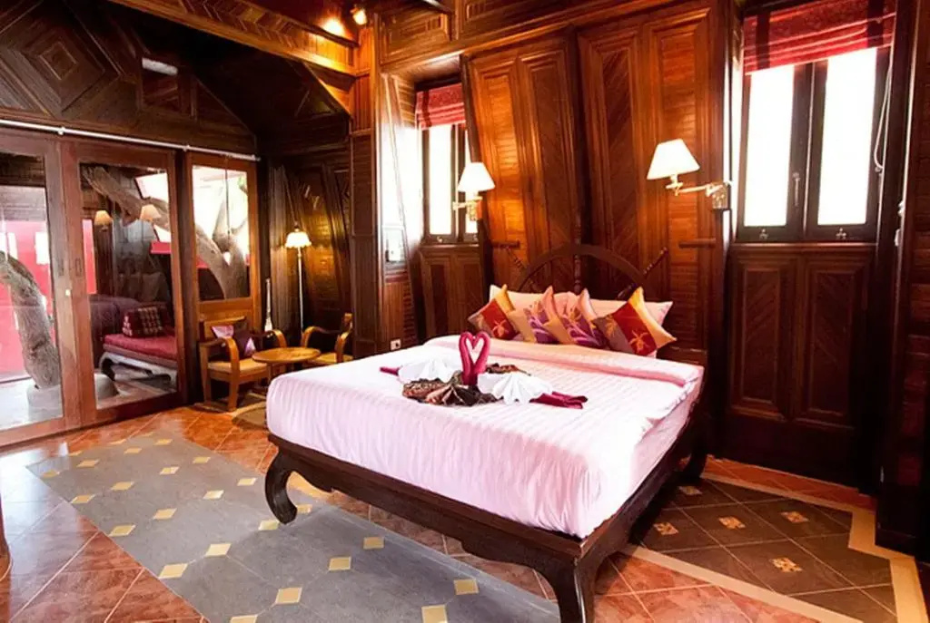 Double Boat House (full double bed)