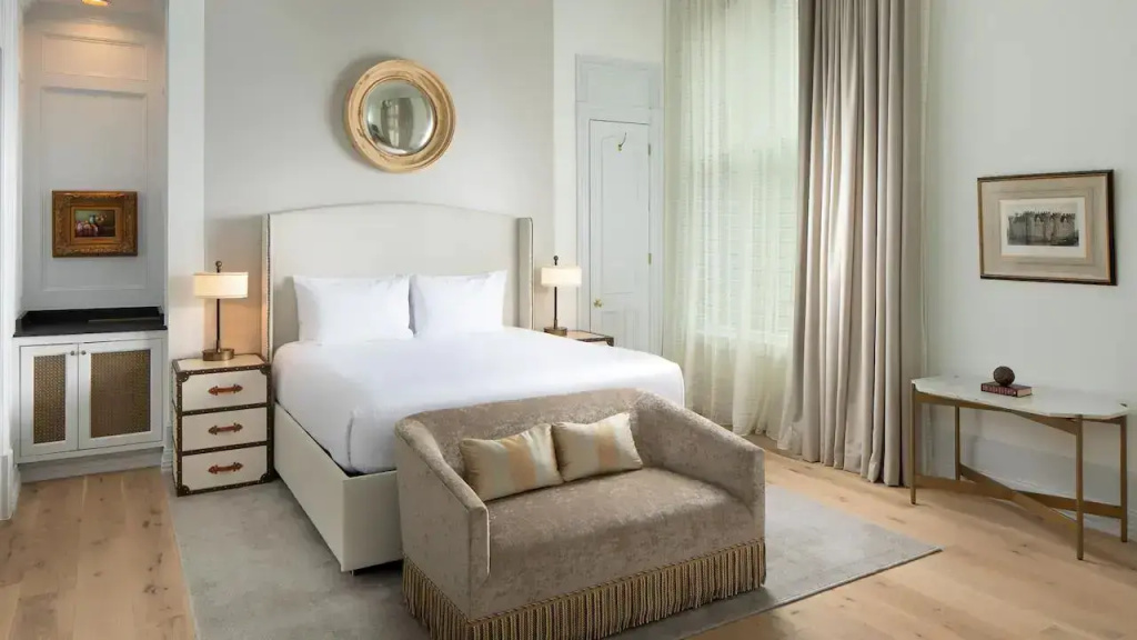 Landmark Double Suite (full double bed)