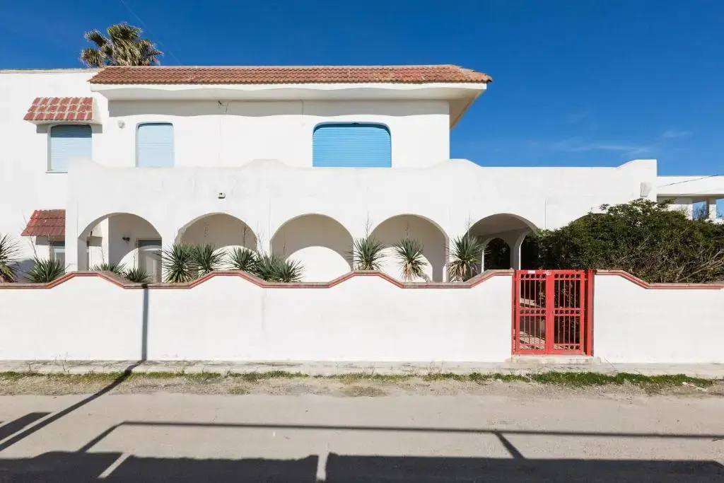 3 Bedrooms Sextuple Cottage