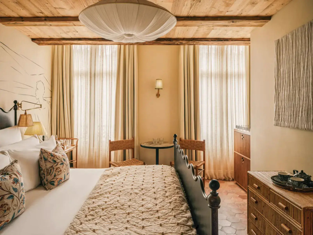 Small Double Attic room (full double bed)