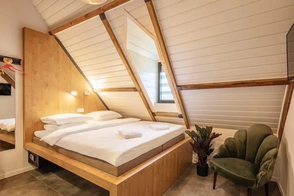 Epic Double room (full double bed)