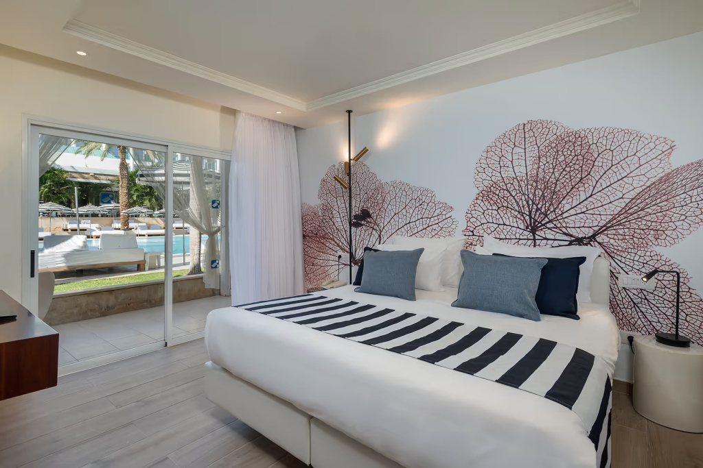 With Pool Access Double Junior Suite (full double bed)