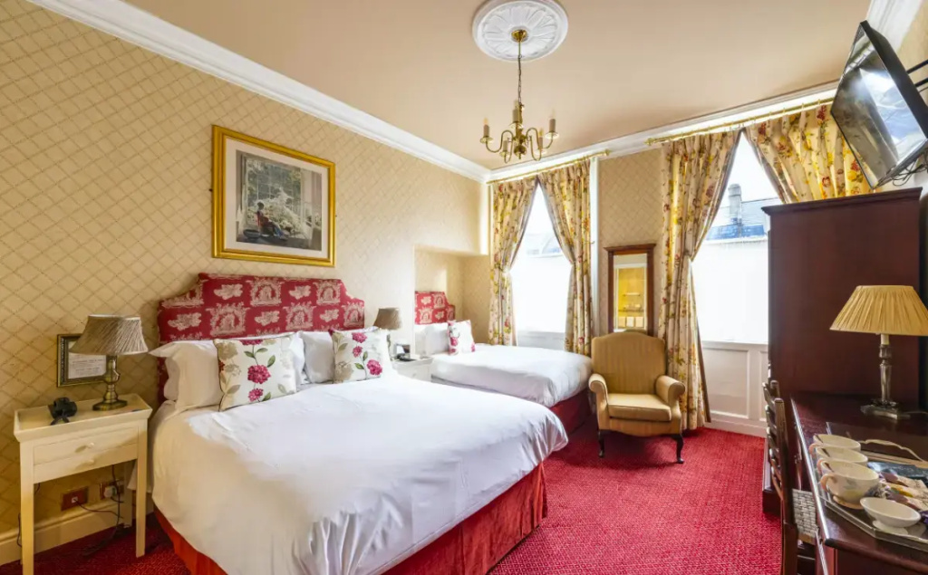 Triple room