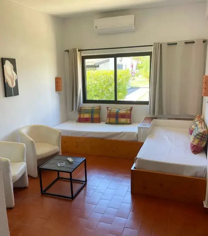 2 Bedrooms Quadruple Duplex Apartment