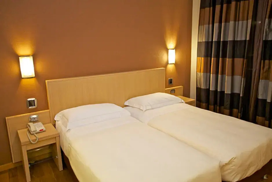 Classic Double room (full double bed)