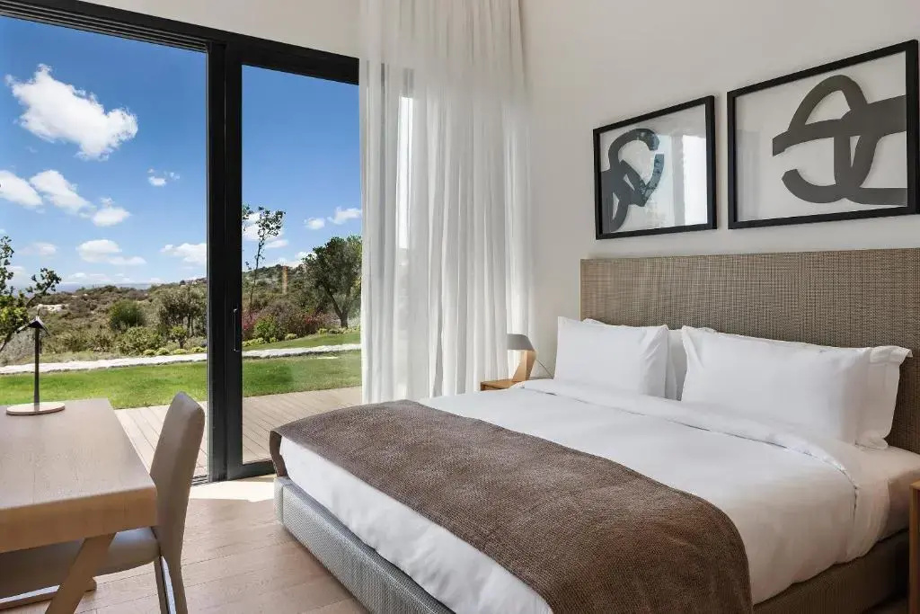 5 Bedrooms Pool Residence