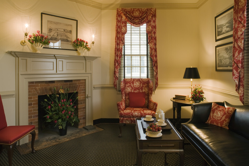 Colonial Houses, an official Colonial Williamsburg Hotel by null