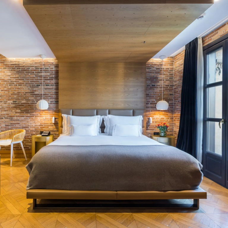 Deluxe Double room (full double bed)