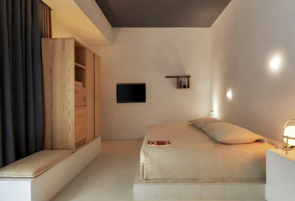 Patio Double room (full double bed)