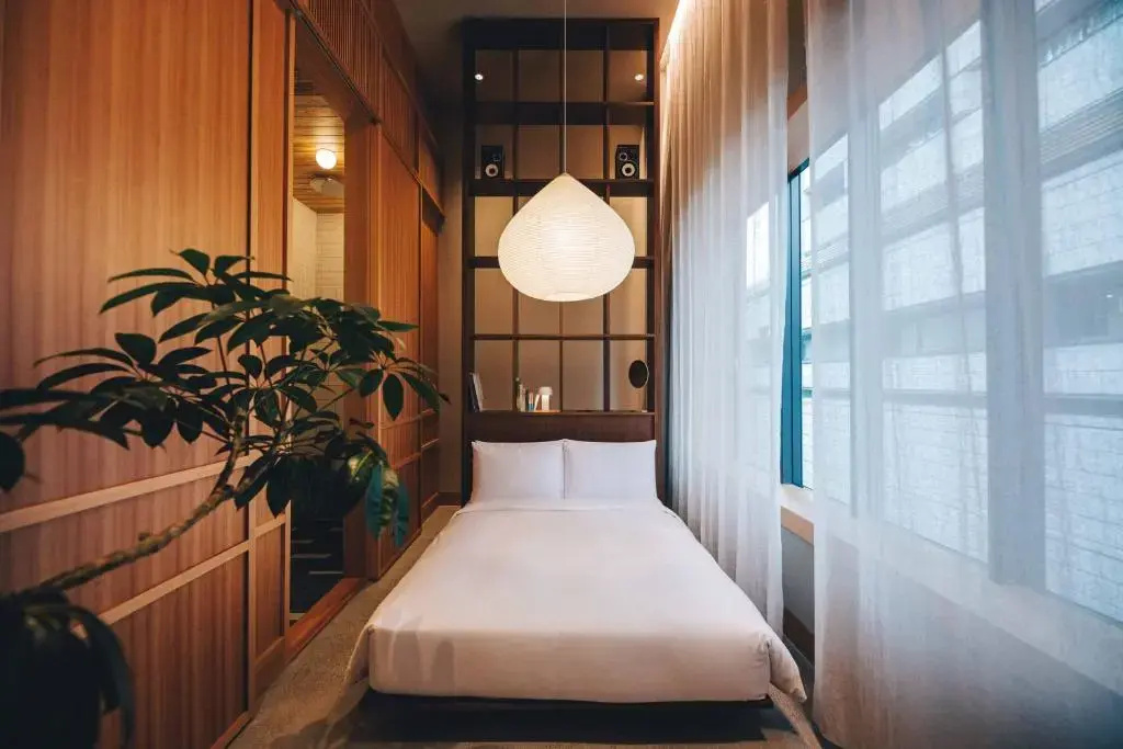 High Ceiling Double Studio (full double bed)