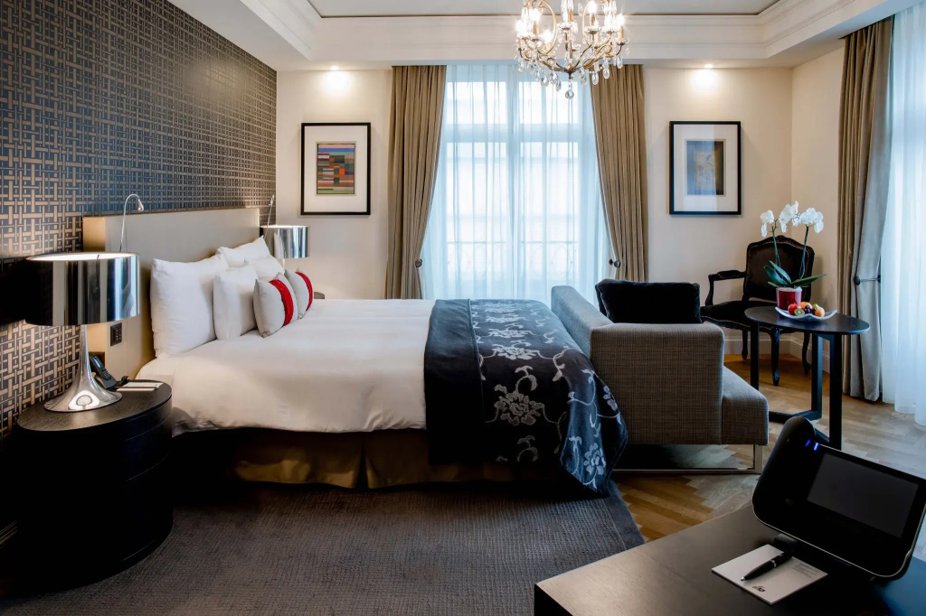 Double Boutique Junior Suite full double bed