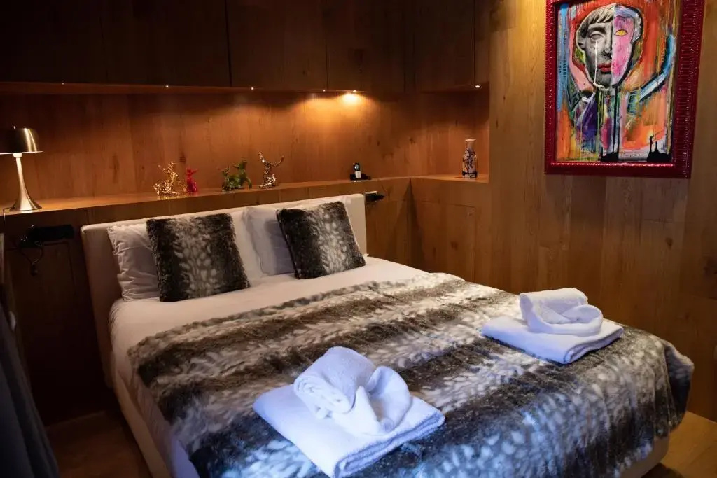 2 Bedrooms Art Triple Suite