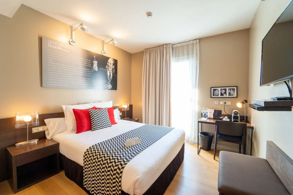 Petite Terrace Double room (full double bed)