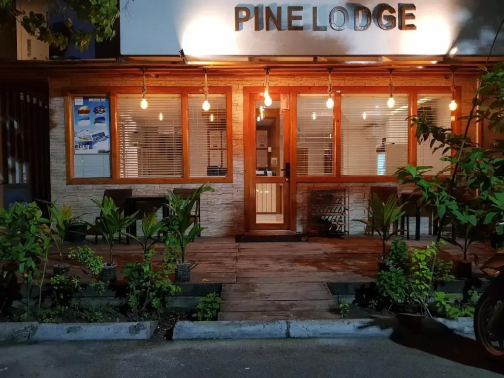 Pine Lodge Maldives Hotel — фото