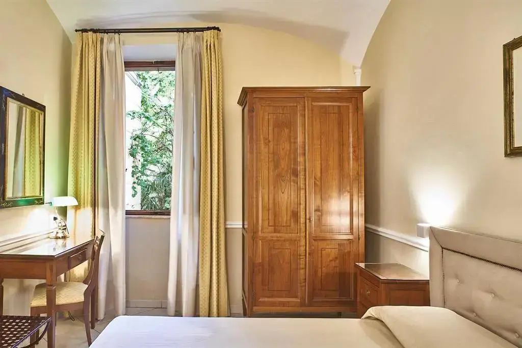 Standard Double room with balcony (full double bed)