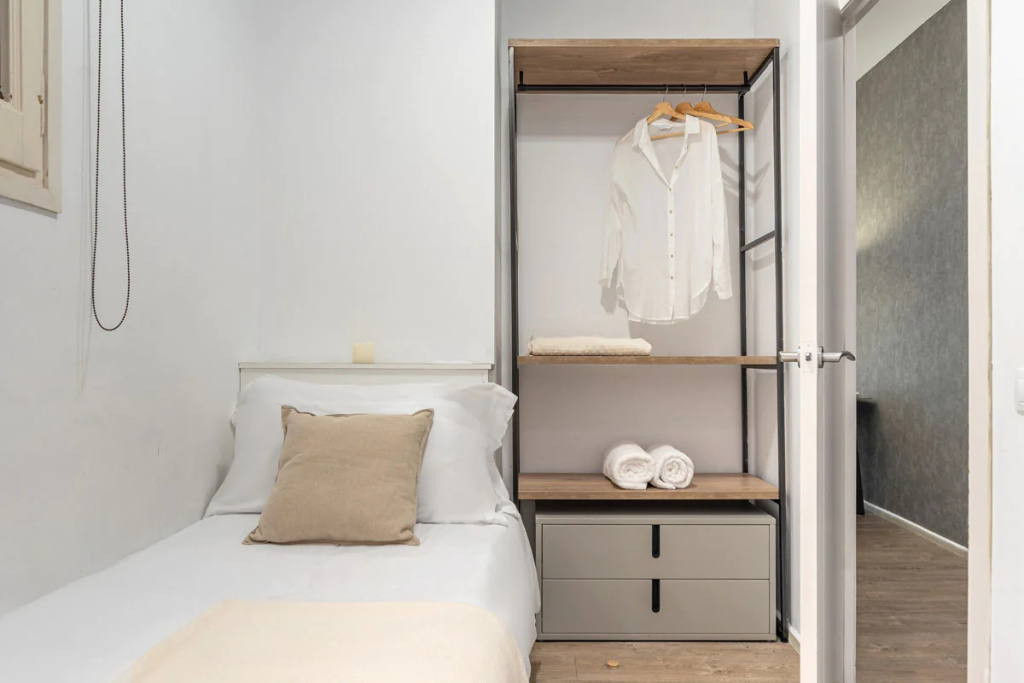 2 Bedrooms Stylish Quadruple Apartment