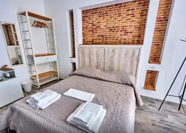 Deluxe Double room (full double bed)