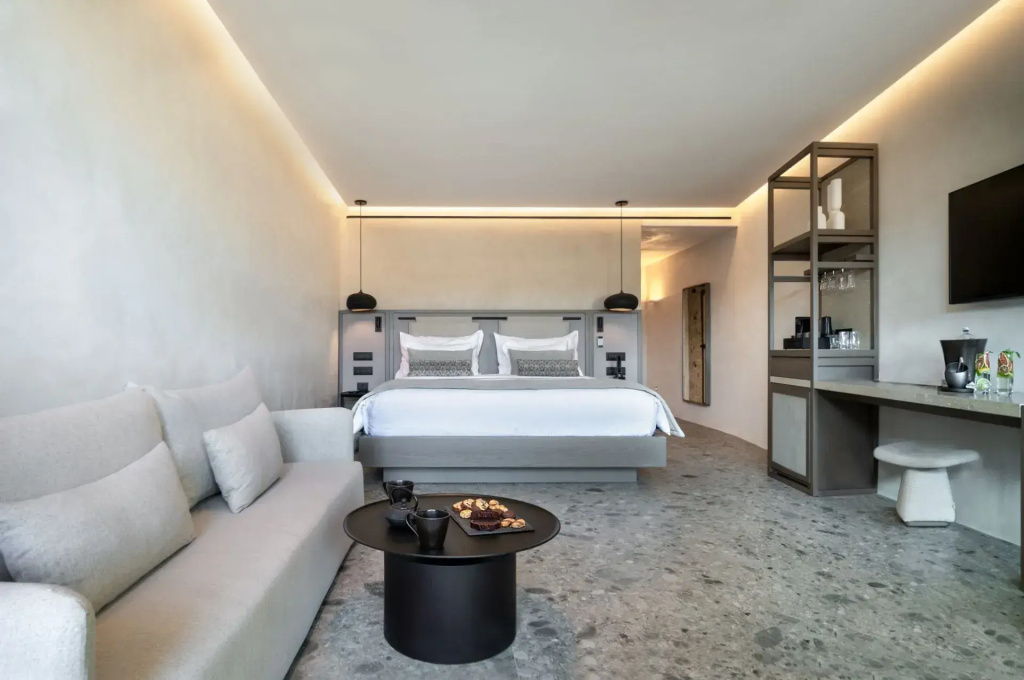 Zoe Double Junior Suite with partial sea view (full double bed)