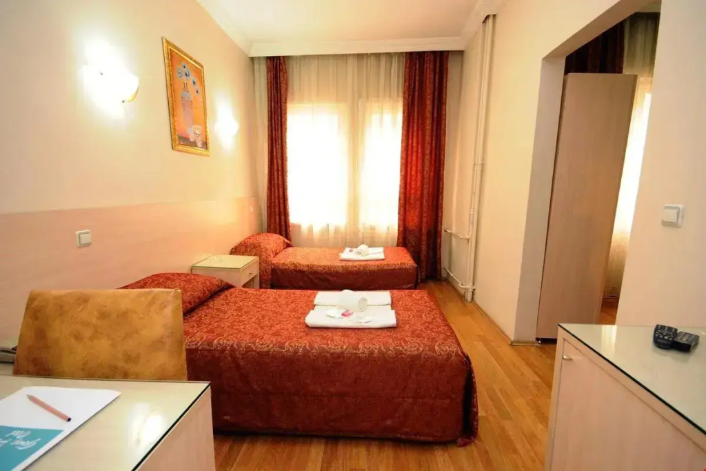 2 Bedrooms Standard Quadruple Family room