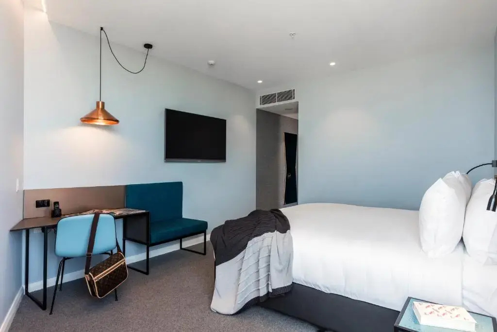 Business Class Double room (full double bed)