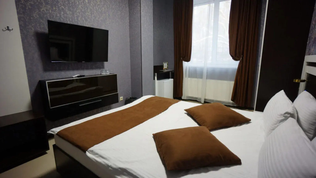 Standard 211 Double room (full double bed)