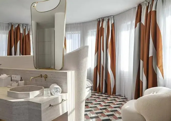 Номер Tower 360 в Vincci Capitol