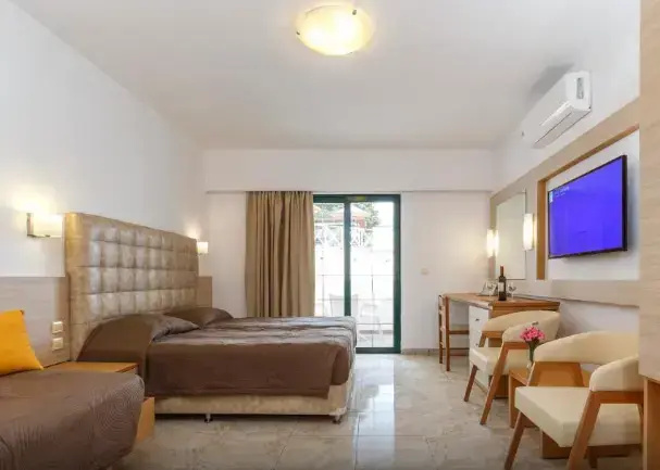 Standard Triple room