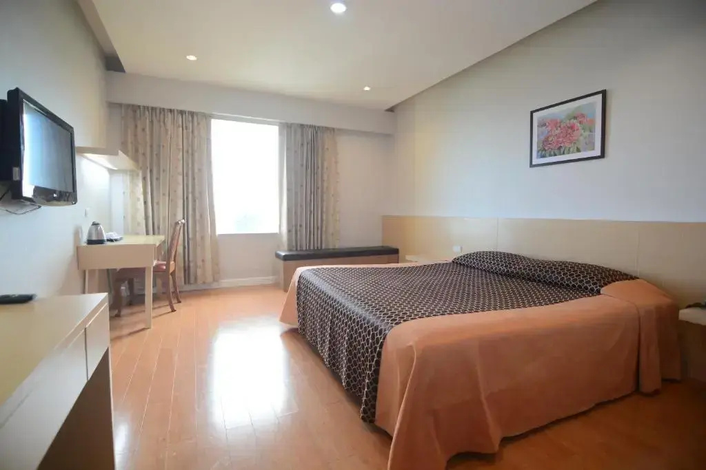 Deluxe Double room (full double bed)