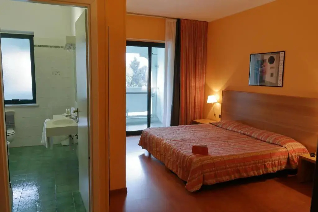Standard Double room with balcony (full double bed)