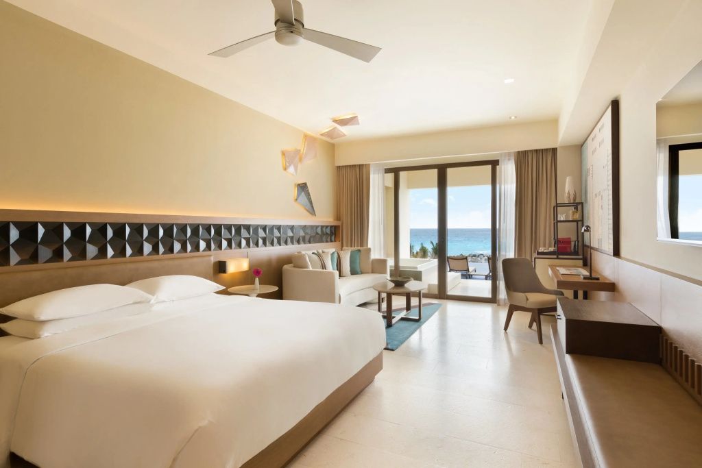 Turquoize Sky Master (Adults Only) Swim Up Quadruple room oceanfront