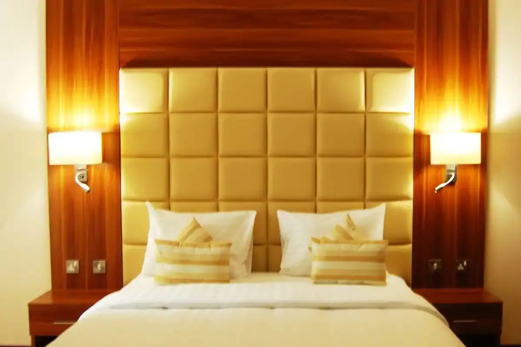 Double Suite (full double bed)
