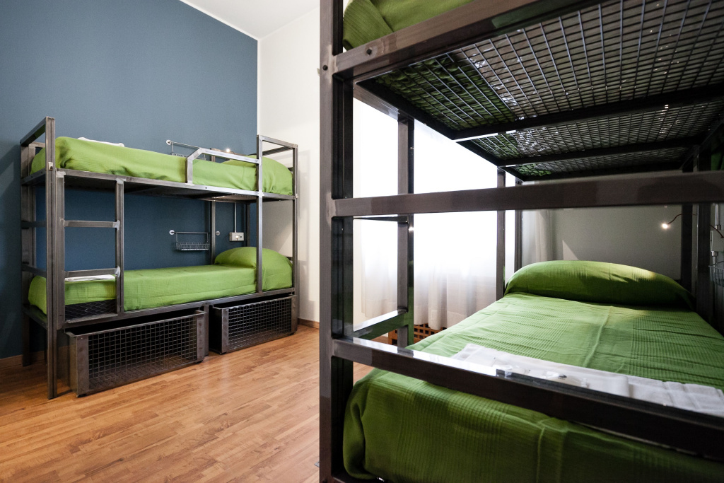 Quintuple room