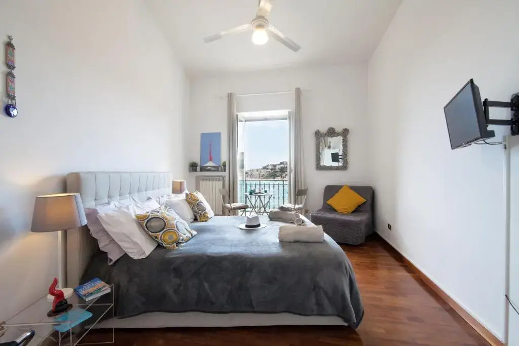 Double room with balcony (full double bed)