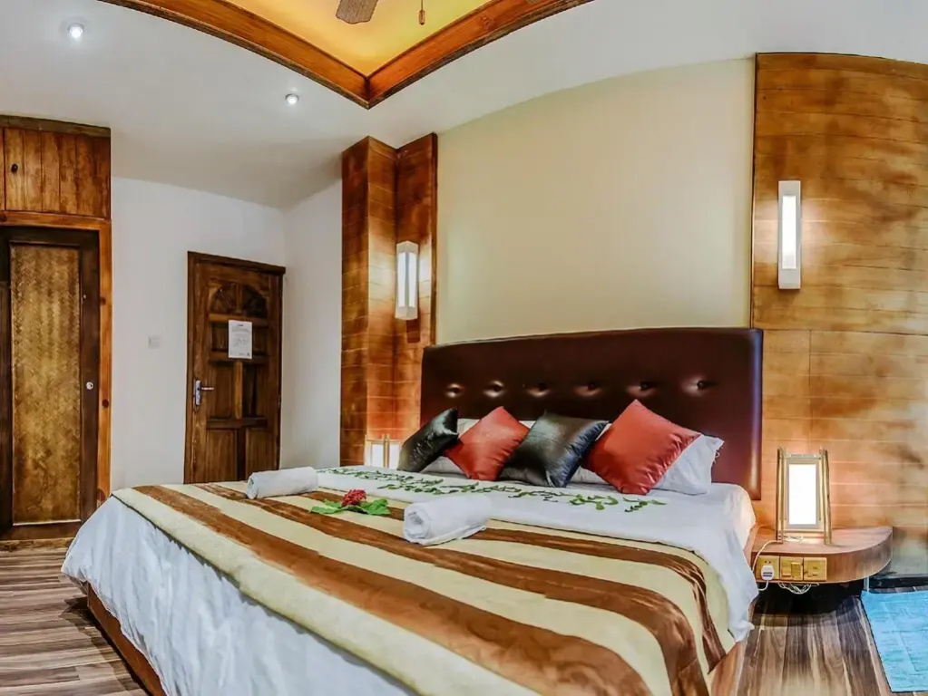 Deluxe Double room (full double bed)