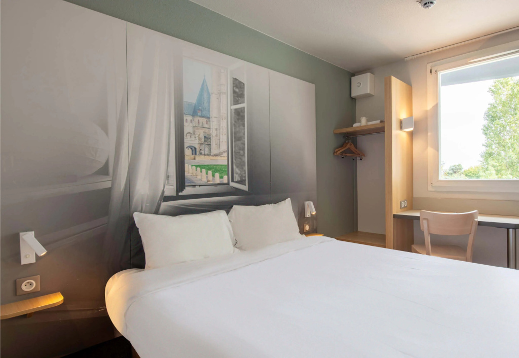 Double room (full double bed)