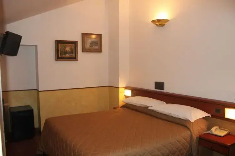 Double room (full double bed)