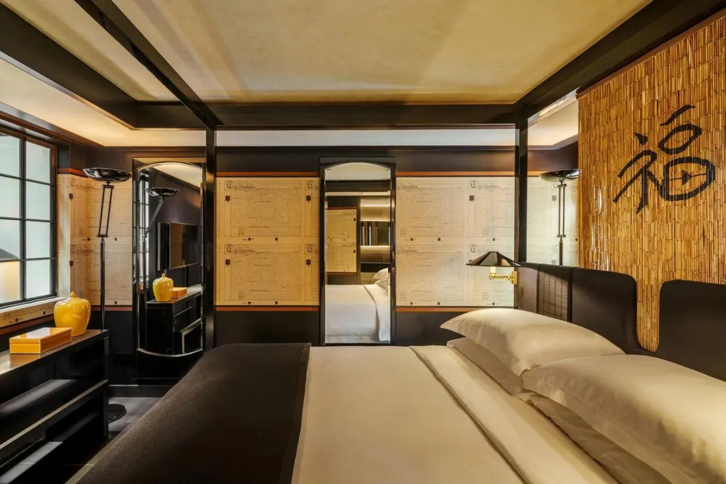 Skylight Club Lounge Access Double Suite (full double bed)