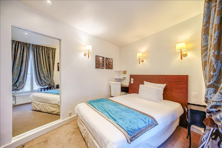 Small Single room with courtyard view