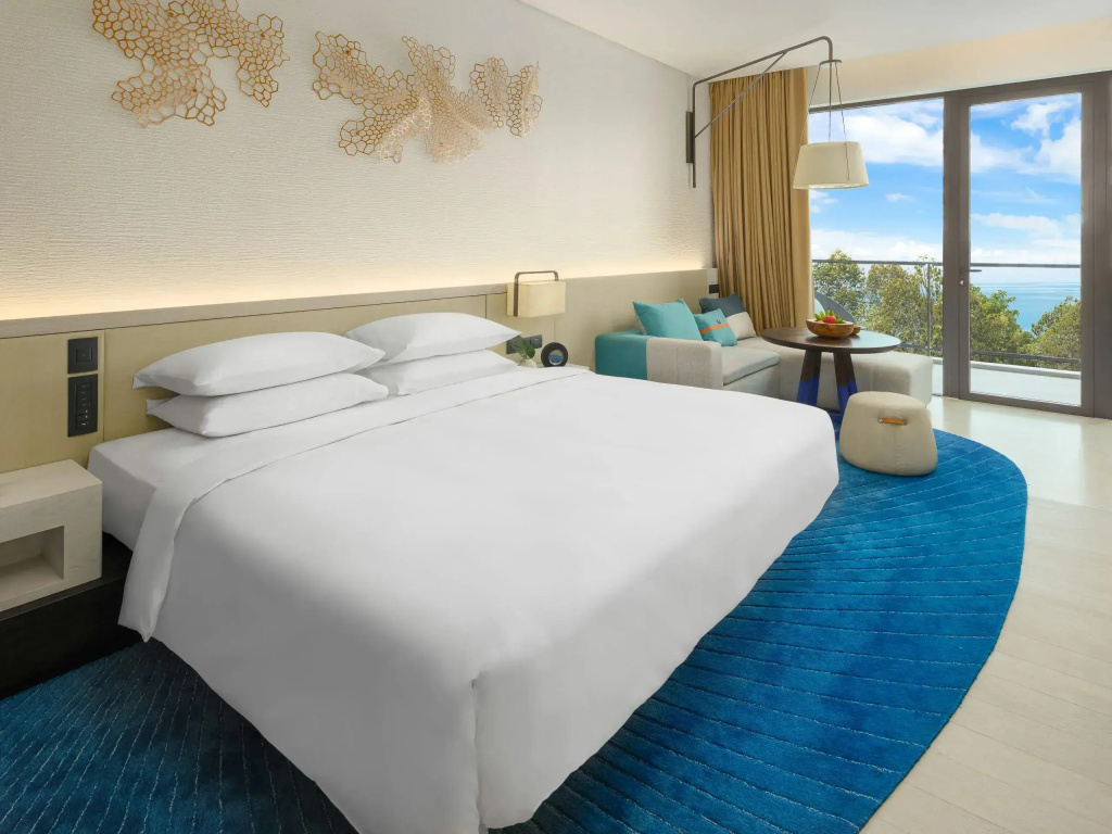 Double room with partial ocean view (full double bed)