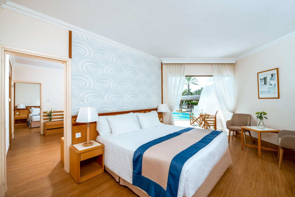 Constantinou Bros Athena Beach Hotel - Chambres