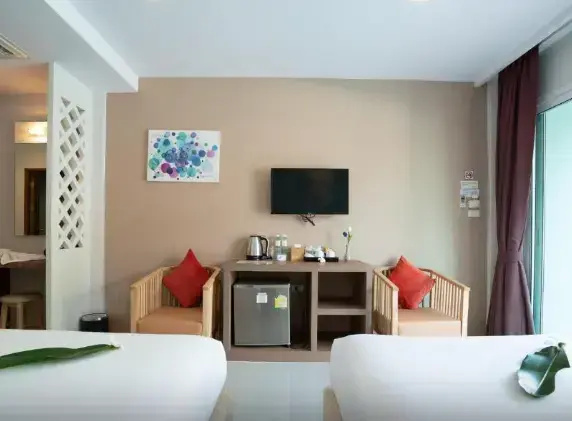 Deluxe Double room with pool view (twin beds)