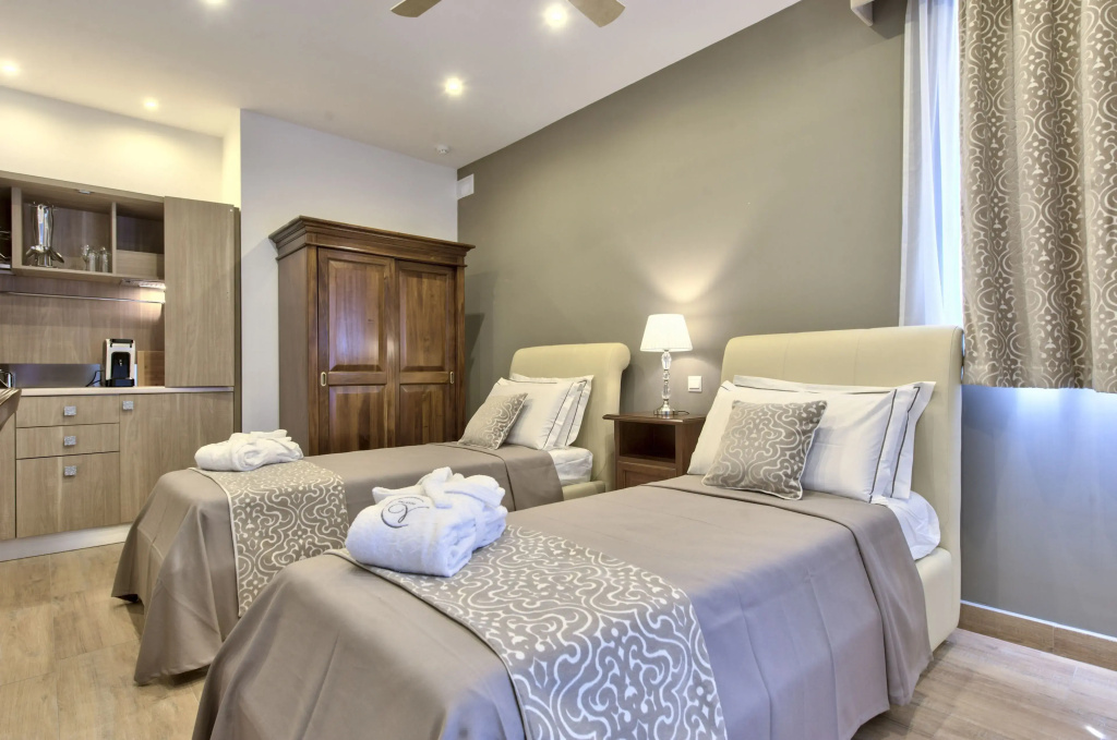 Standard Double Suite (twin beds)