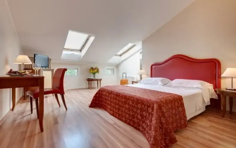 Novocento Double room (full double bed)